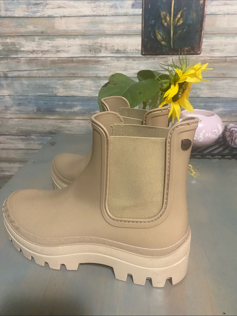 Igor Beige Chelsea Lug Sole Ankle Boots